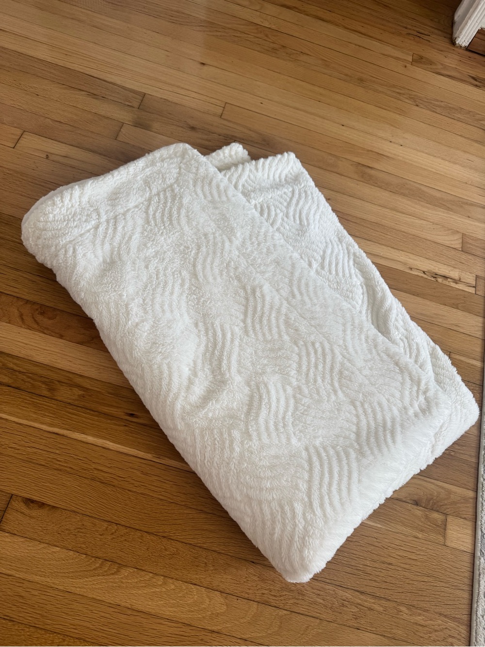 Life Comfort 60” x 72” White Off White Faux Fur Fuzzy Throw Blanket